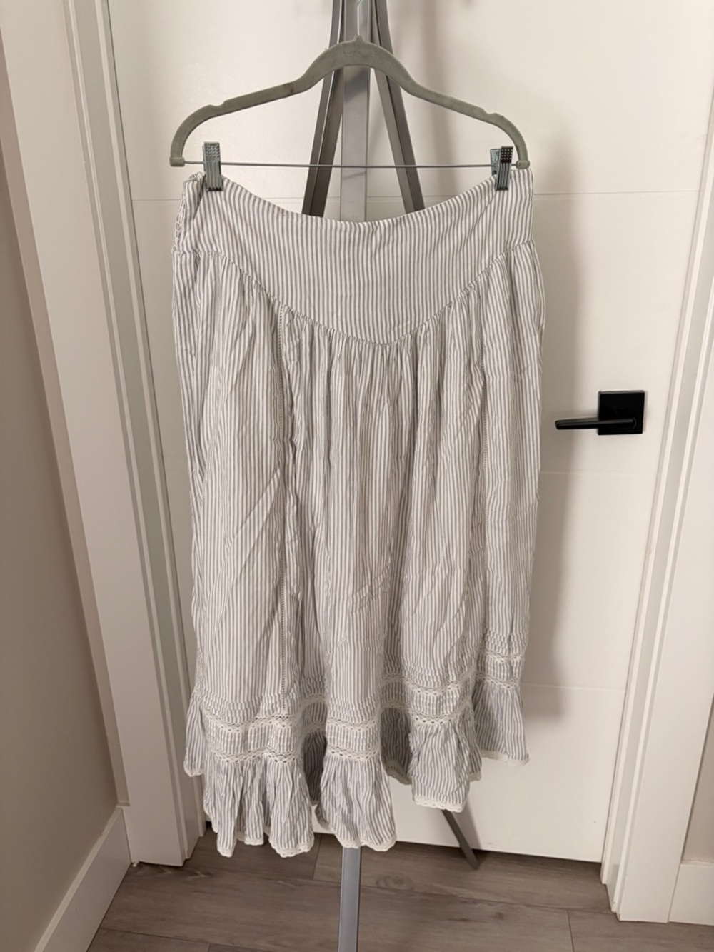 American Eagle Outfitters White and Gray Pinstripe Ruffle-Hem Midi Skirt